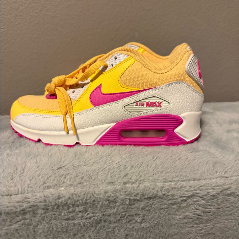 Nike Air Max in Yellow and Pink
